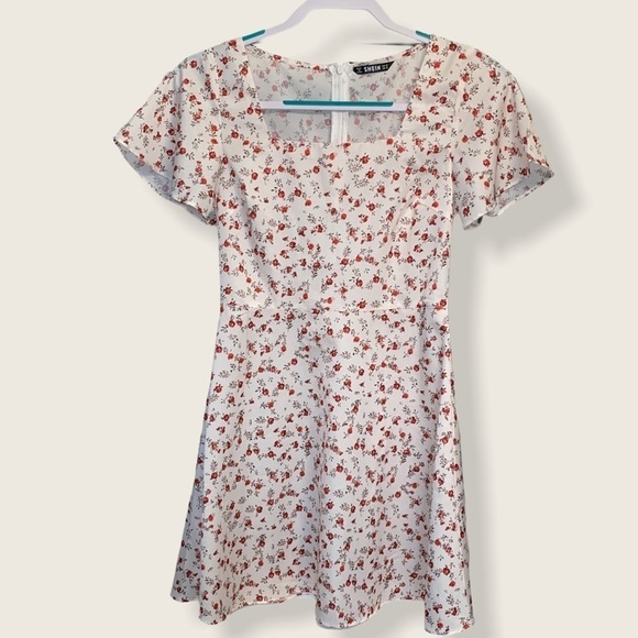 SHEIN Dresses & Skirts - SHEIN dress square neck floral print fit/flare style flutter sleeves Sz XSmall